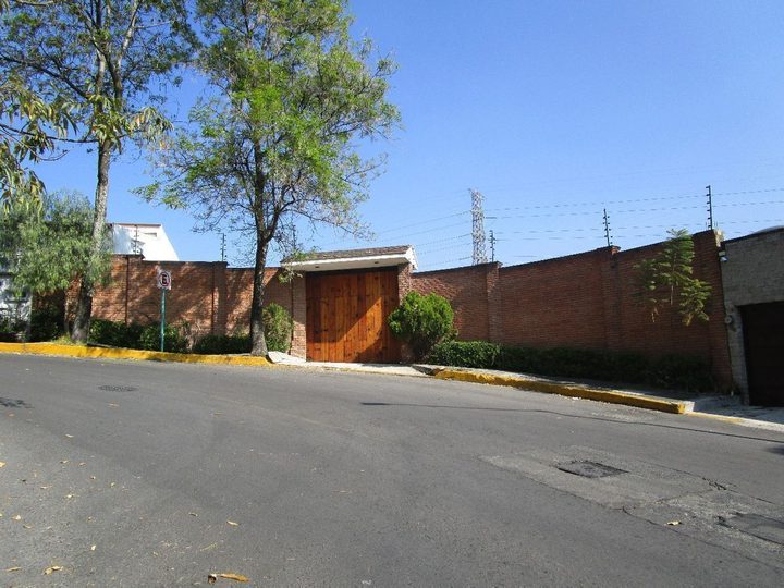 Terreno en Venta con 2 frentes en Fracc. Priv. en Cda de Monte Everest 9 — fotografía principal