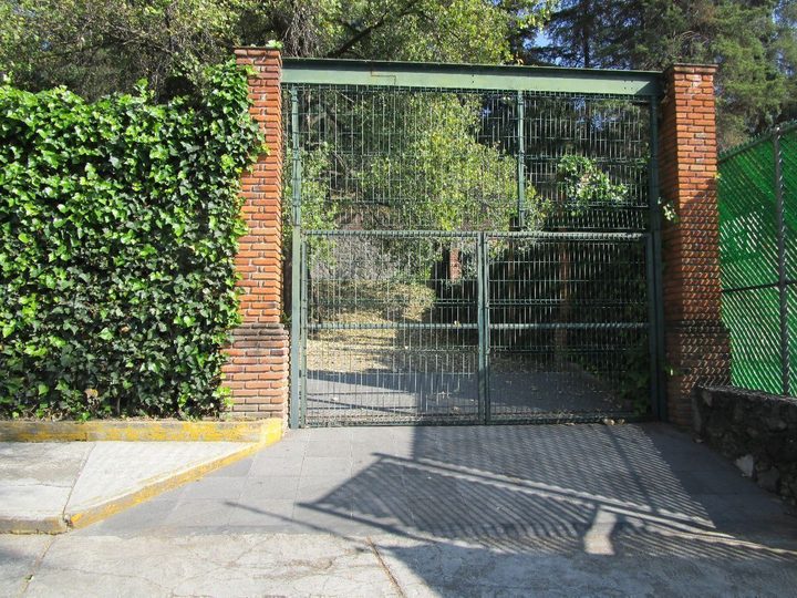 Terreno en Venta con 2 frentes en Fracc. Priv. en Cda de Monte Everest 9 — fotografía 2