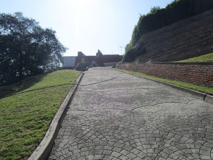 Terreno en Venta con 2 frentes en Fracc. Priv. en Cda de Monte Everest 9 — fotografía 3