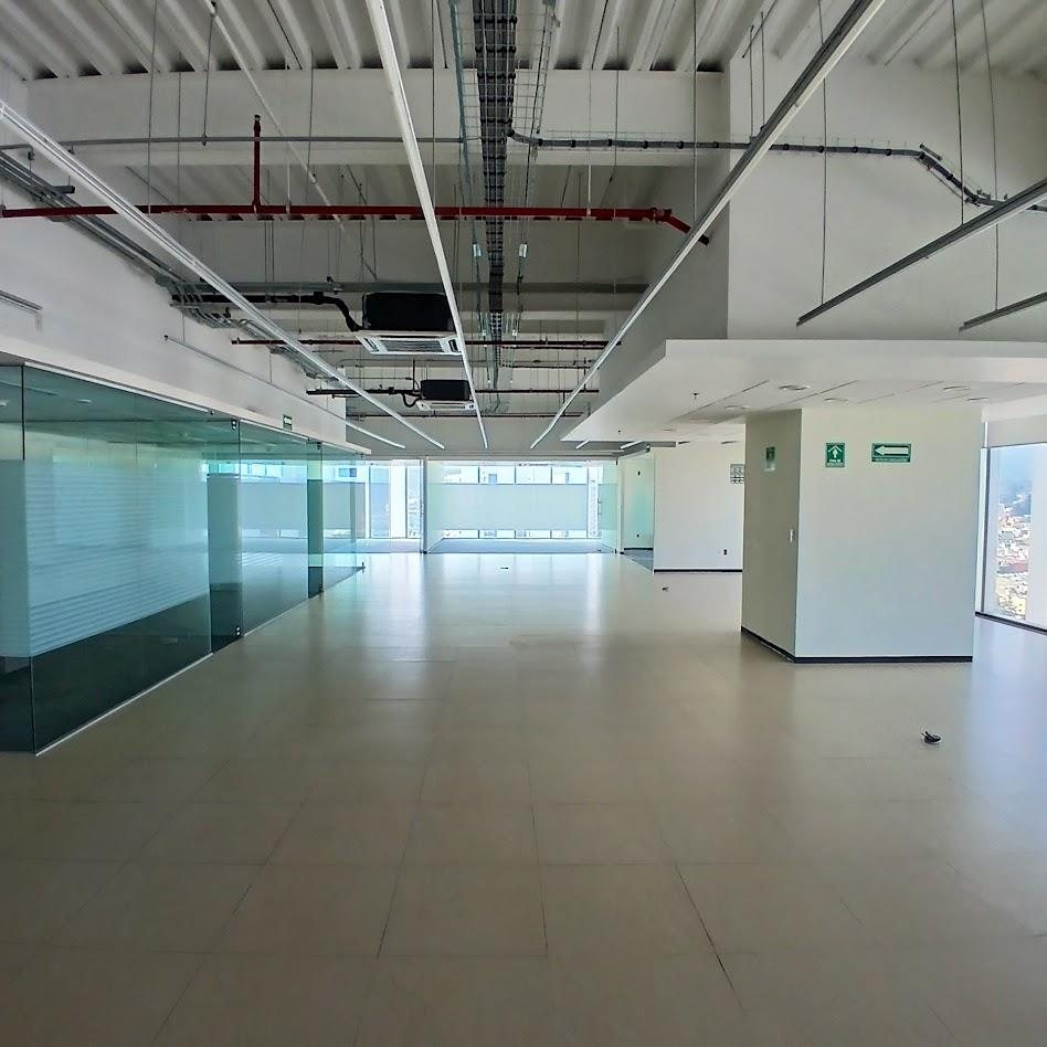 Planta abierta de la oficina corporativa en Santa Fe